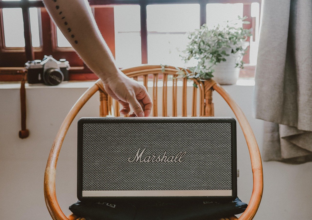 altavoz, marshall, silla, hogar, sonido, equipo, cámara, pentax, película, bluetooth, stanmore, muebles, en el hogar, interior, música, relajación, en casa, altavoz, altavoz, altavoz, altavoz, altavoz, marshall, silla, sonido, muebles, relajación, relajación, relajación