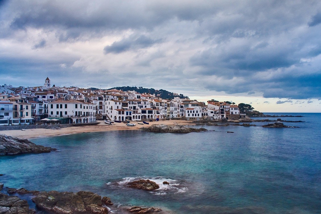 mer, ville maritime, calella de palafrugell, baix empordà, costa brava, méditerranée, nature, tourisme, vacances, nuages, paysage
