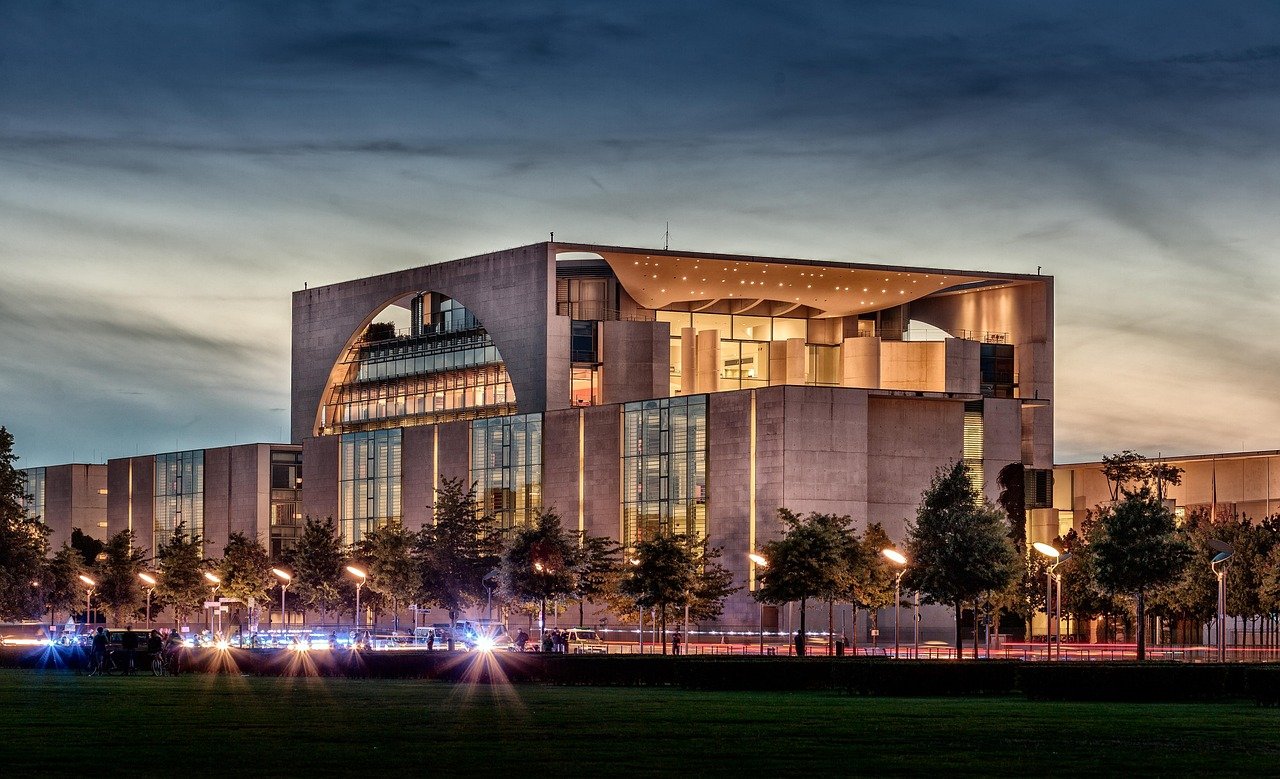 Bundeskanzleramt, Bundesregierung, Regierung, Natur, Berlin, Gebäude, Architektur, Regierungsviertel, Deutschland, Sonnenuntergang, Dämmerung