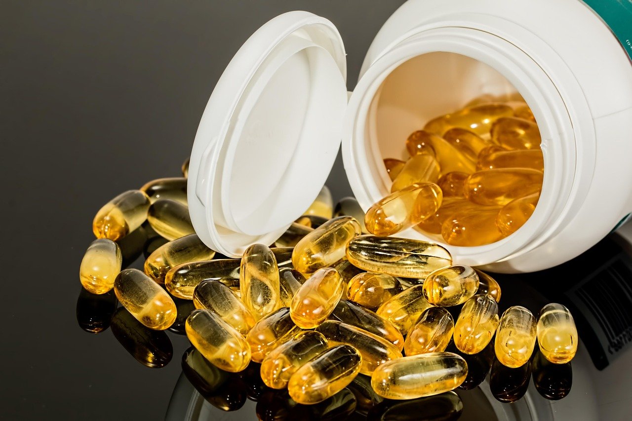 Kapseln, Pillen, Gesundheit, Medizin, Medikamente, Vitamine, Pharma, Gesundheitswesen, Nahrungsergänzungsmittel, Omega-Öle, Omega-Fettsäuren, Ernährung, Fischöl, Omega-3, Omega-6, durchscheinend, Wohlbefinden, Heilmittel, medizinisch, Pillen, Gesundheit, Gesundheit, Gesundheit, Medizin, Medizin, ich