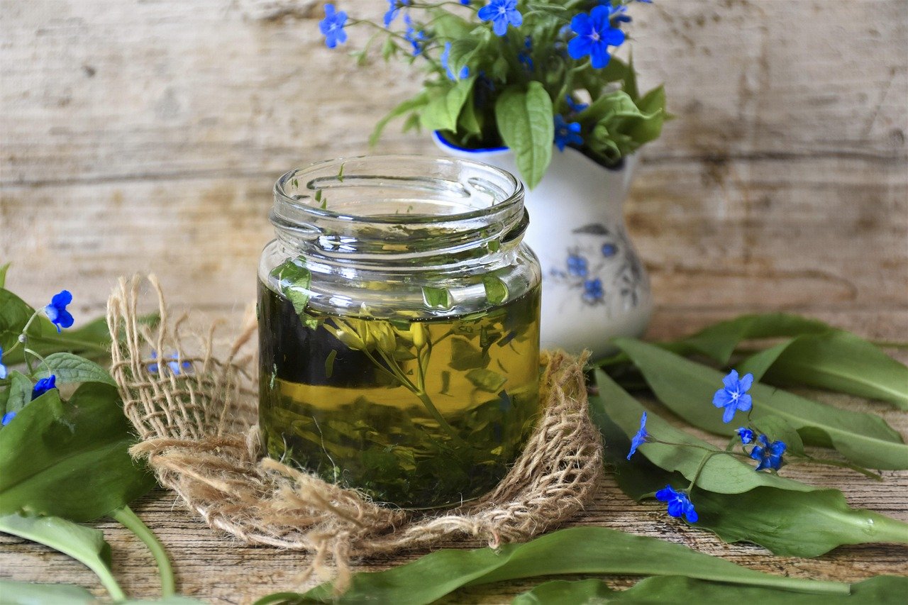 ail des ours, ol, huile d'ail des ours, légumes sauvages, nature, vert, frais, huile, ail des bois, herbes, délicieux, annonciateur du printemps, herbes culinaires, printemps, fait maison, photo de cuisine maison
