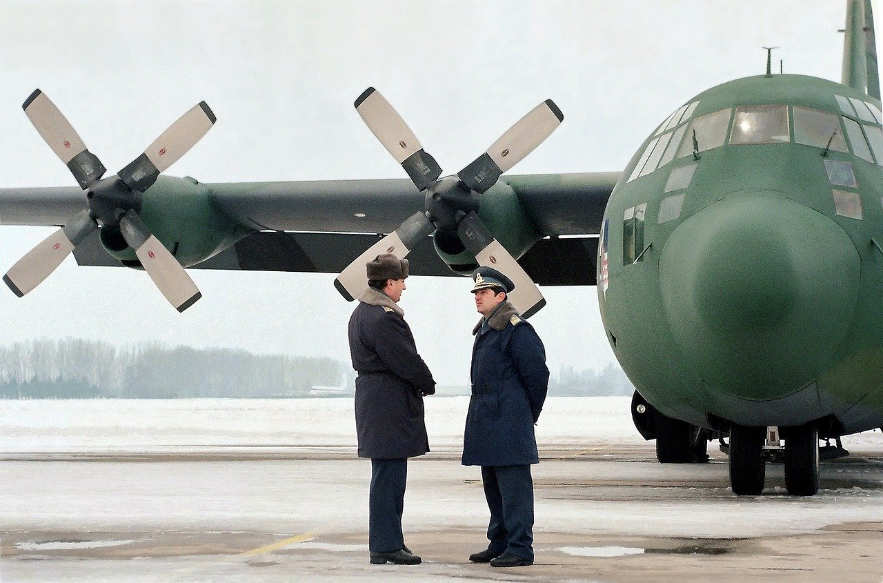 hercules, c-130, Flugzeug, Militär, Armee, Luft, Luftwaffe, Luftfahrt, Pilot, rumänische Luftfahrt, Flughafen, Henri Coanda, Bukarest, Rumänien, c-130, c-130, c-130, Flugzeug, Luftfahrt, Pilot, Pilot, Pilot, Pilot, Pilot, Bukarest, Bukarest, Bukarest, Rumänien, rum