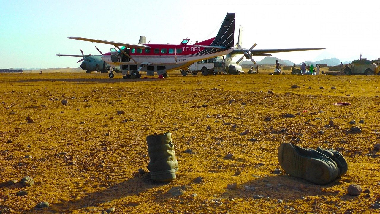 carovana, stivali militari, Chad, montagne del Tibesti, aereo, aeroplano, aeroplano, aereo marrone, aeroplano marrone, Chad, Chad, Chad, Chad, Chad