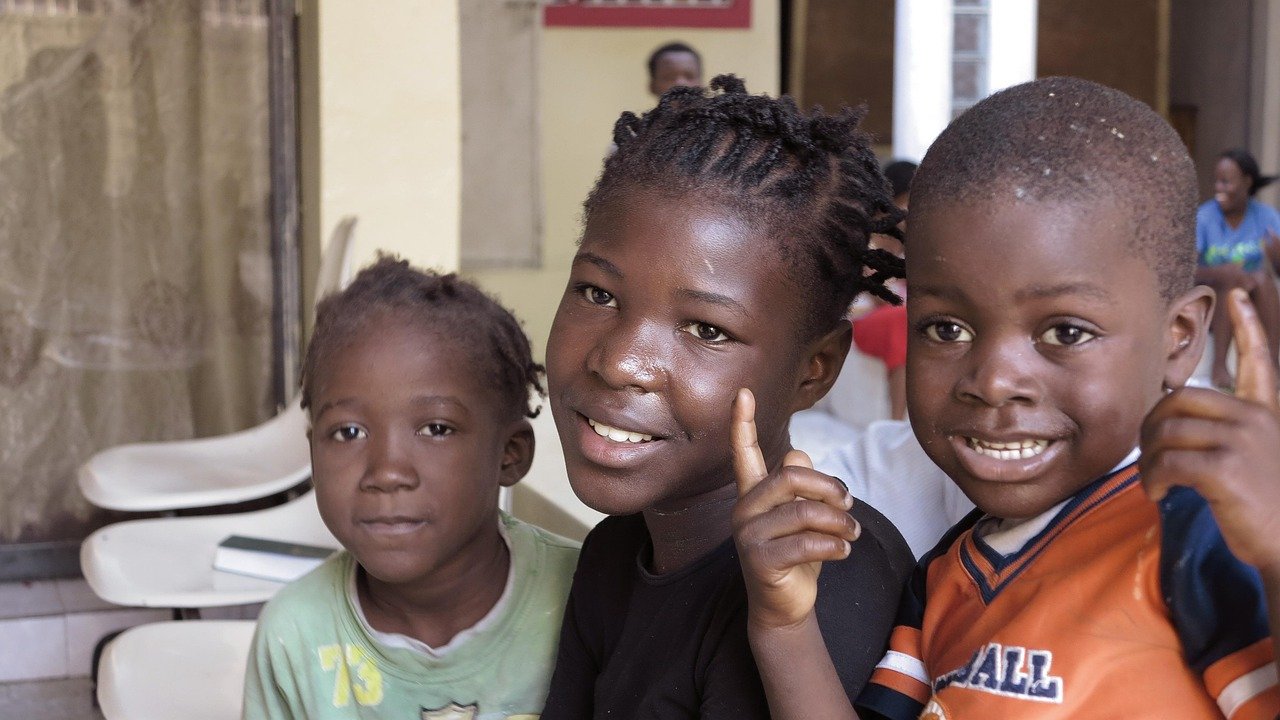 Kinder, Haiti, Carrefour, Port-au-Prince, das Waisenhaus, Mama, Esther, schwarz, Kinder, Armut, helfen, spenden, Flüchtlingskrise, Mitgefühl, Chance, Ausweg, Hilflosigkeit, Haiti, Haiti, Haiti, Haiti, Haiti, spenden, spenden