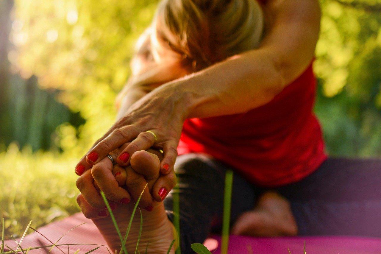 Yoga, Ruhe, Entspannung, Dehnen, goldene Stunde, Natur, Erholung, Frau, Bäume, Frieden, Ruhe, Sonne, Landschaft, Hände, Yoga, Yoga, Yoga, Yoga, Yoga, Dehnen