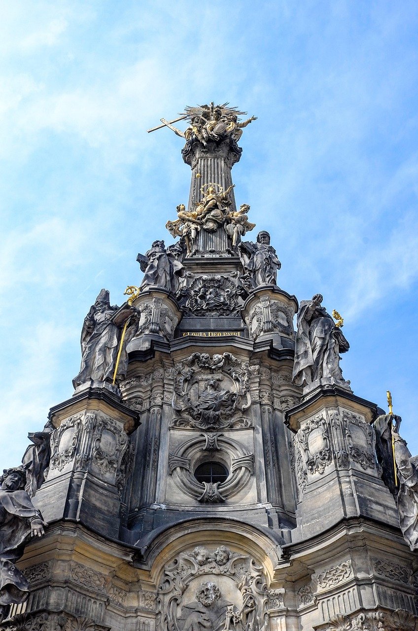 olomouc, república checa, cz, columna de la santísima trinidad, columna, católico, dorado, radiante, cristiano, ciudad, hito, moravia, arquitectura, edificio, urbano, paisaje urbano, viajar, centro, histórico, turismo, turismo, olomouc, olomouc, olomouc, olomouc, olo