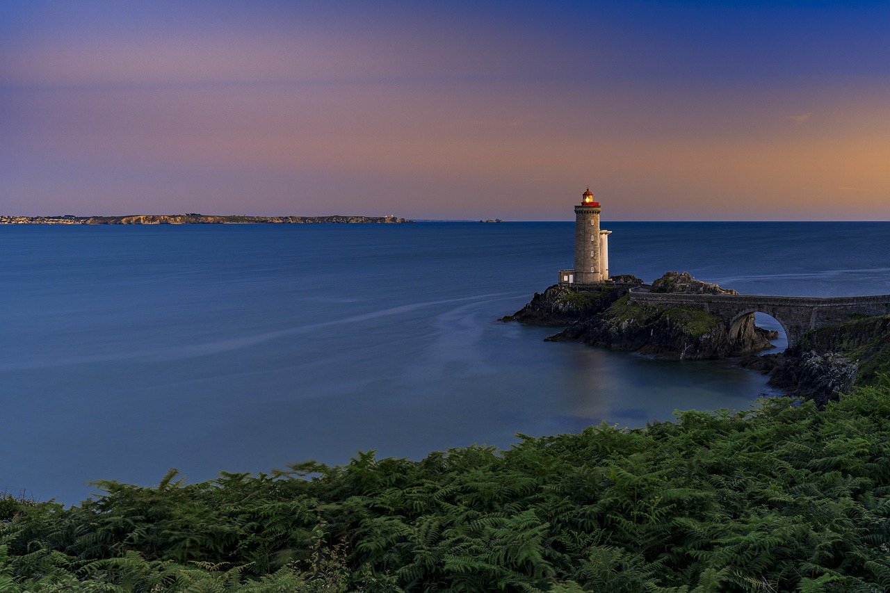 Leuchtturm, Küste, Sonnenuntergang, Bretagne, Frankreich, Meer, Landschaft, Atlantikküste, Felsen, Atlantik, Ozean, Natur, Urlaub, felsige Küste, Klippe, Abgrund, Klippen, Leuchtturm, Leuchtturm, Leuchtturm, Leuchtturm, Leuchtturm, Frankreich