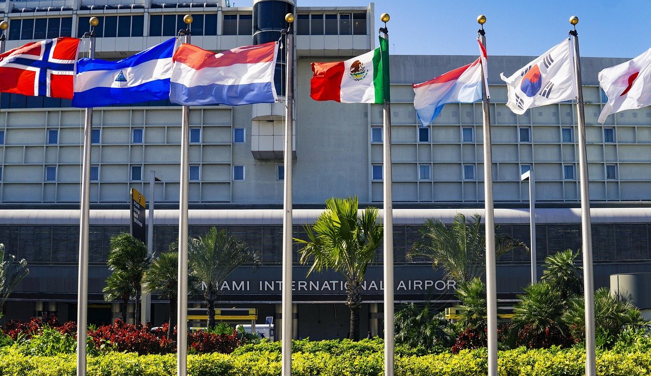 miami, havalimanı, uluslararası, bayraklar, giriş, dünya, liman, mia, terminal, destinasyon, turizm, tatil, sıcak, bayram, abd, amerika, uçak, seyahat, uçuş, varış, kalkış, uçmak, ulaşım, deneyim, plajlar, miami, miami, miami, miami, mi