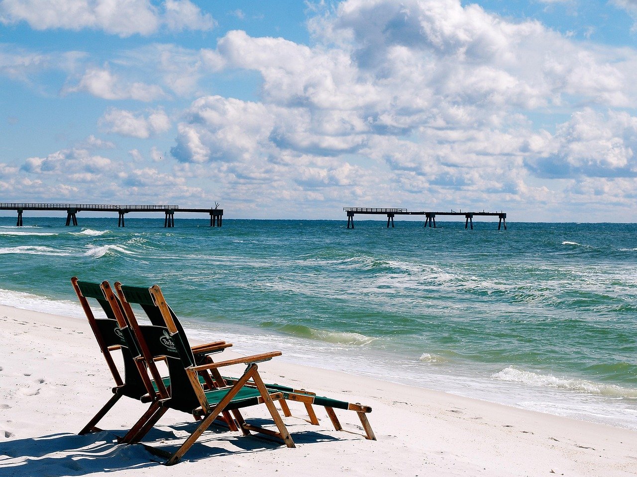 plage, chaises, vacances, séjour, eau, été, sable, voyage, océan, bleu, soleil, détente, joie, nature, tropical, relaxation, complexe hôtelier, rivage, côte, mer, floride, destin, fort walton beach, destin beach, fort walton, golfe, golfe du Mexique, gabriel raggio, bl