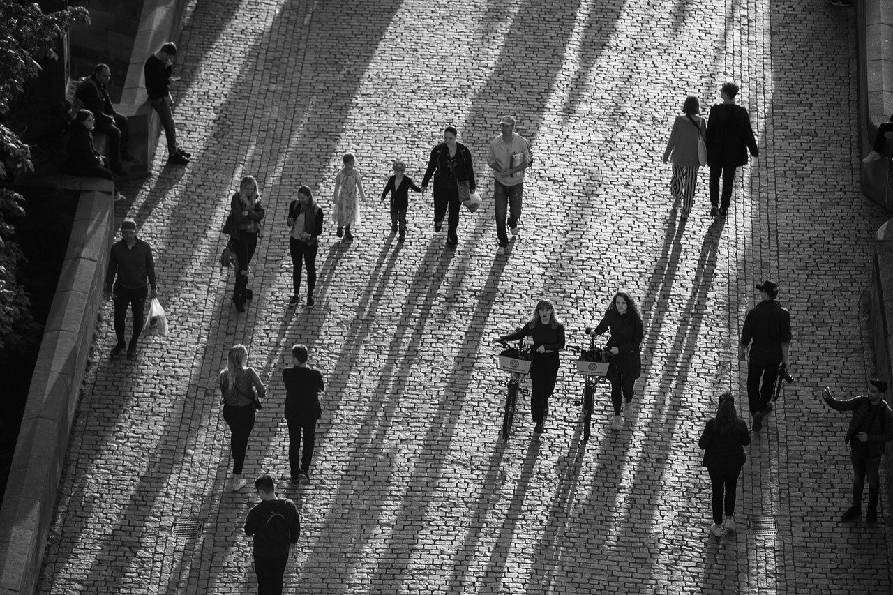 personas, calle, caminando, ciudad, blanco y negro, personas, personas, personas, personas, personas, caminando, caminando