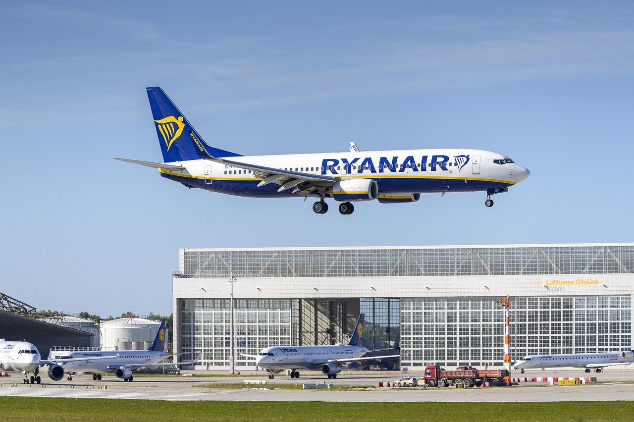 ryanair, boeing, boeing 737-800, egg-fzk, aéroport, aéroport de munich, muc, eddm, piste, avion, aviation, voyager, tourisme, affaires, circulation, débuter, trafic aérien, voler, atterrissage, ryanair, aéroport, aéroport, aéroport, avion, avion, avion, avion, avion