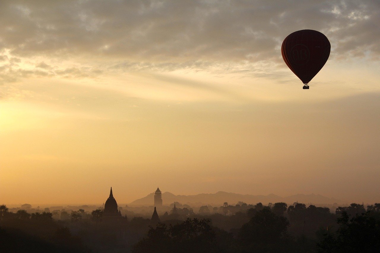 Bagan, temple, fond d'écran pour ordinateur portable, montgolfière, fond d'écran HD, nature, coucher de soleil, lever de soleil, brouillard, fond d'écran 4K 1920x1080, brume, silhouette, beau fond d'écran, fond d'écran Full HD, ciel, fond d'écran 4K, fond d'écran Mac, vol, arrière-plan gratuit, arrière-plans tendance, fl