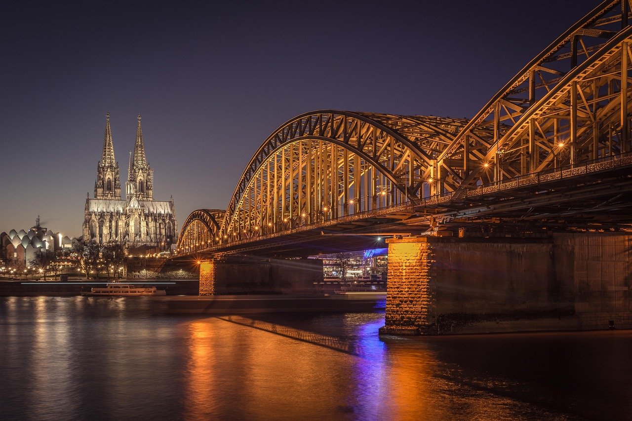 Colonia, catedral, puente, noche, río, puente Hohenzollern, iglesia, luces, fondo de pantalla gratuito, arquitectura, naturaleza, fondo de pantalla para Mac, ciudad, fondo de pantalla HD, fondo de pantalla 4K, agua, hora azul, fondos modernos, fondos de escritorio, fondo de pantalla 4K, fondo gratuito, b