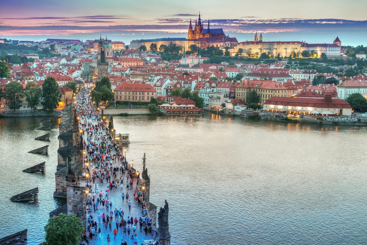 praga, ponte, persone, fiume, folla, turisti, architettura, edifici, castello, chiesa, città, panorama urbano, turismo, skyline, praga, praga, praga, praga, praga