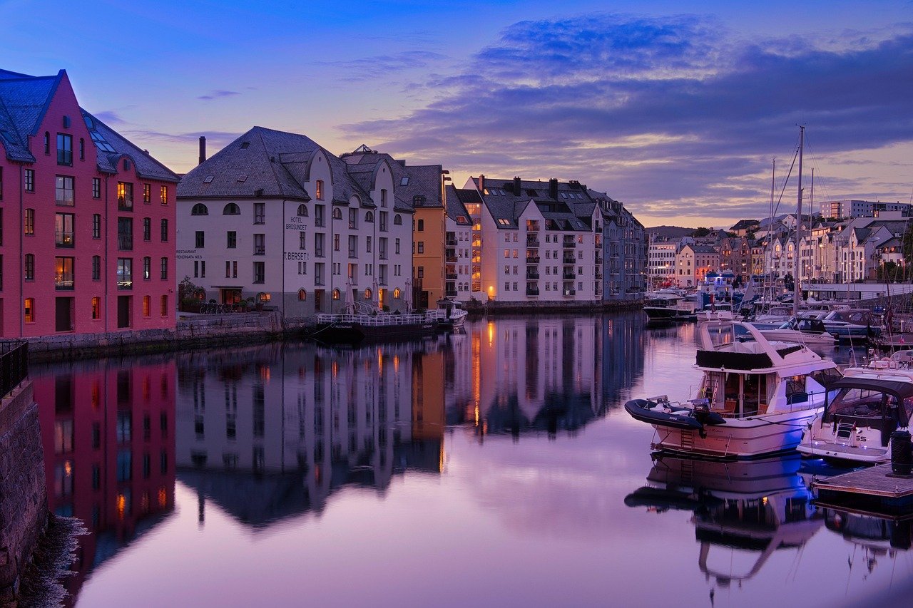 port, bâtiments, nuit, coucher de soleil, calme, reflet, norvège, urbain, nature, bateaux