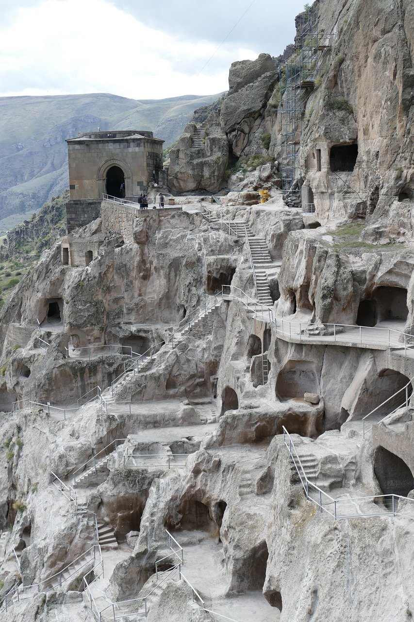 georgia, vardzia, città rupestre, montagna, natura, grotta, abitare, paesaggio, turismo, appartamento, storico, città