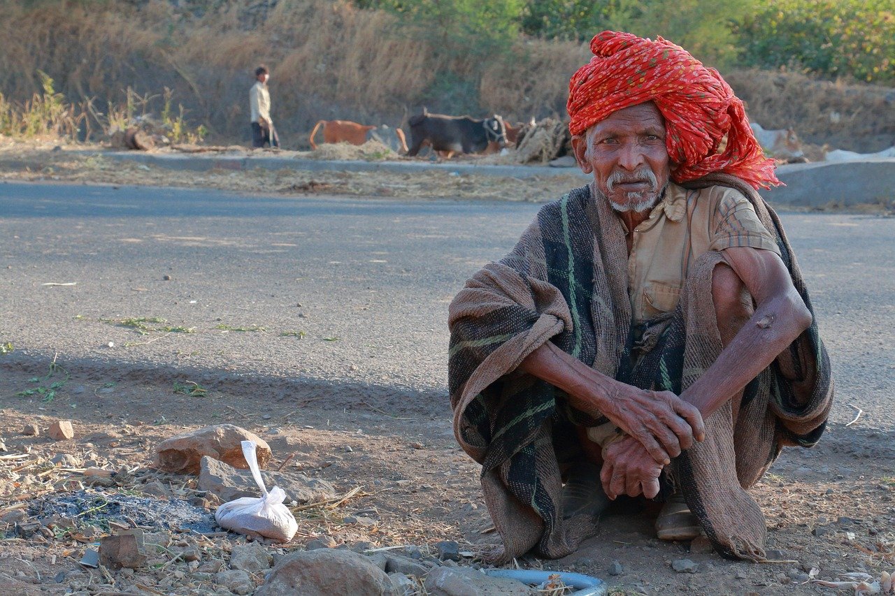 anciano, al borde de la carretera, pastor, madhya pradesh, india, madhya pradesh, madhya pradesh, madhya pradesh, madhya pradesh, madhya pradesh, india, india