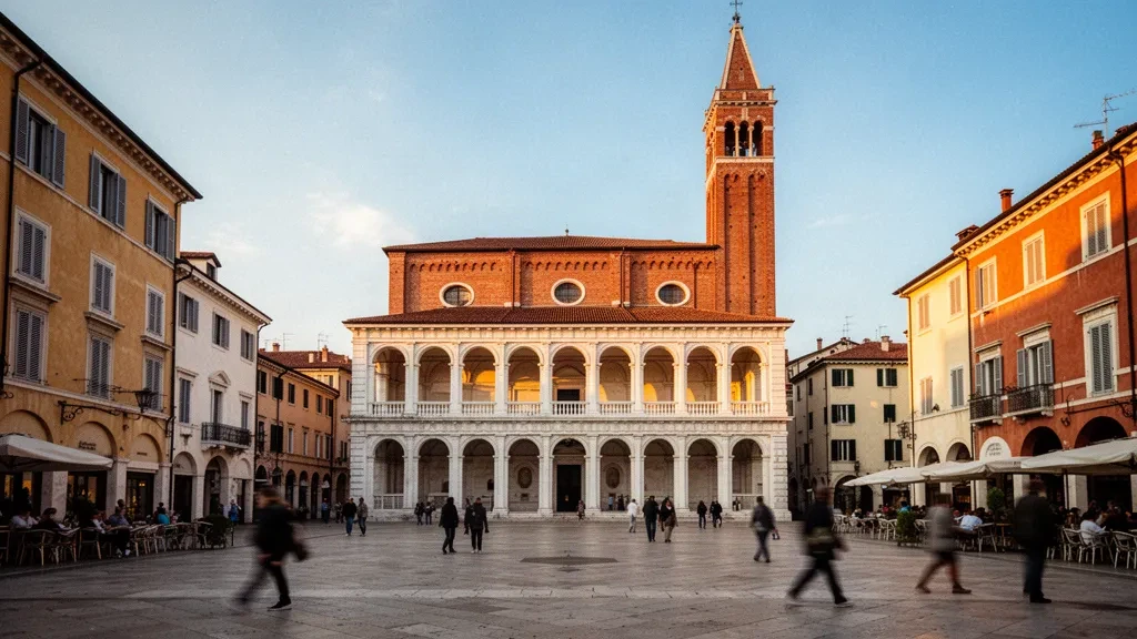 La Basílica Palladiana y la Torre Bissara sobre la Piazza dei Signori en Vicenza, Italia, iluminadas por la luz del final de la tarde