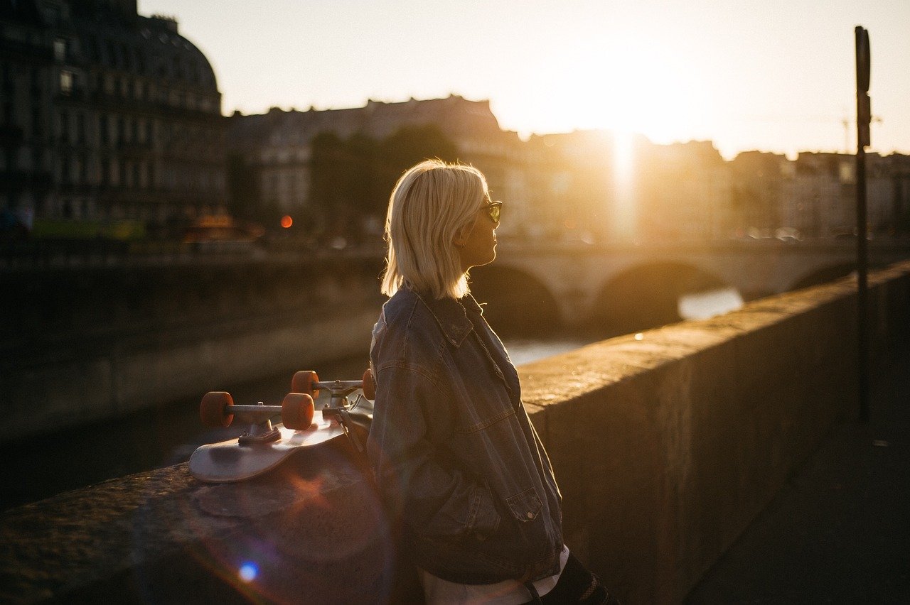 mujer, naturaleza, monopatín, aventura, ocio, aire libre, chica, atardecer, calle