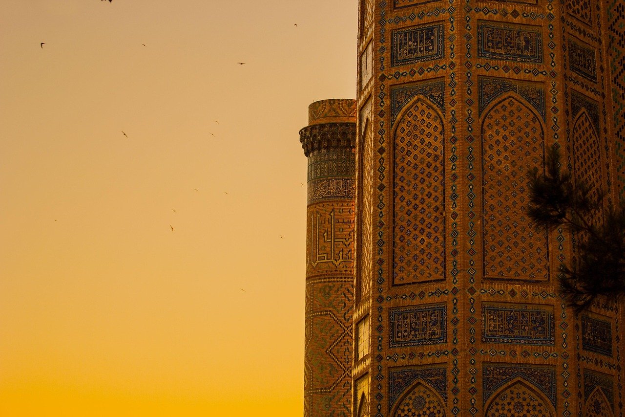 samarcanda, registan, uzbekistan, tramonto, museo, religioso, monumento, religione, viaggi, storia, turismo, città, villaggio, sole, armonia, moschea, paesaggio, erba, islam, asia centrale, giugno, madrasa, la madrasa di Ulugh Beg, madrasa Sher-Dor, madrasa Tilly