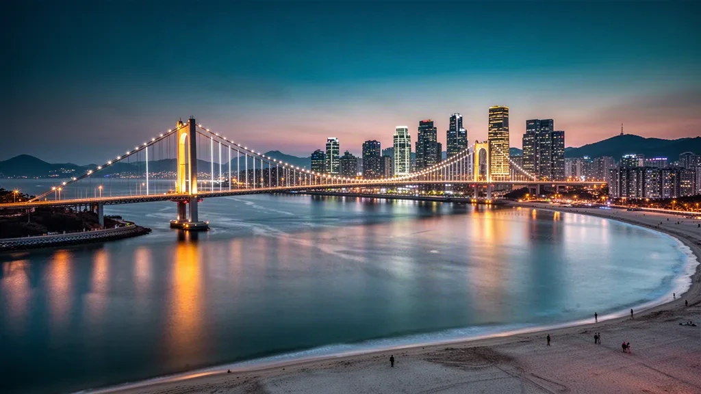 Skyline de Busan à l'heure bleue avec le pont Gwangan et les tours de Marine City illuminées au-dessus de la plage de Gwangalli