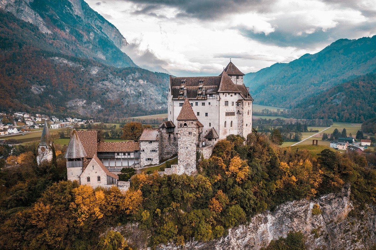 castello, torri, edificio, fortezza, museo, castello di Gutenberg, facciata, fortificazione, muratura, alberi, montagne, natura, Liechtenstein, paesaggio, castello, castello, castello, Liechtenstein, Liechtenstein, Liechtenstein, Liechtenstein, Liechtenstein