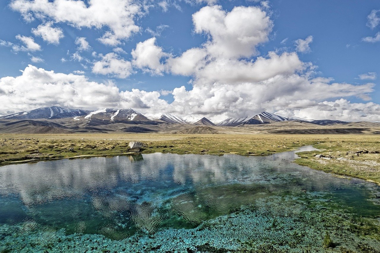 Tadschikistan, Badakhshan-Nationalpark, Nationalpark, Ak-Balyk-See, See, Wasser, blau, grün, Spiegelung, Berg-Badakhshan, Pamir Highway, Landschaft, Natur, Berge, Schnee, Himmel, Wolken, Zentralasien, Nationalpark, Nationalpark, Nationalpark, na