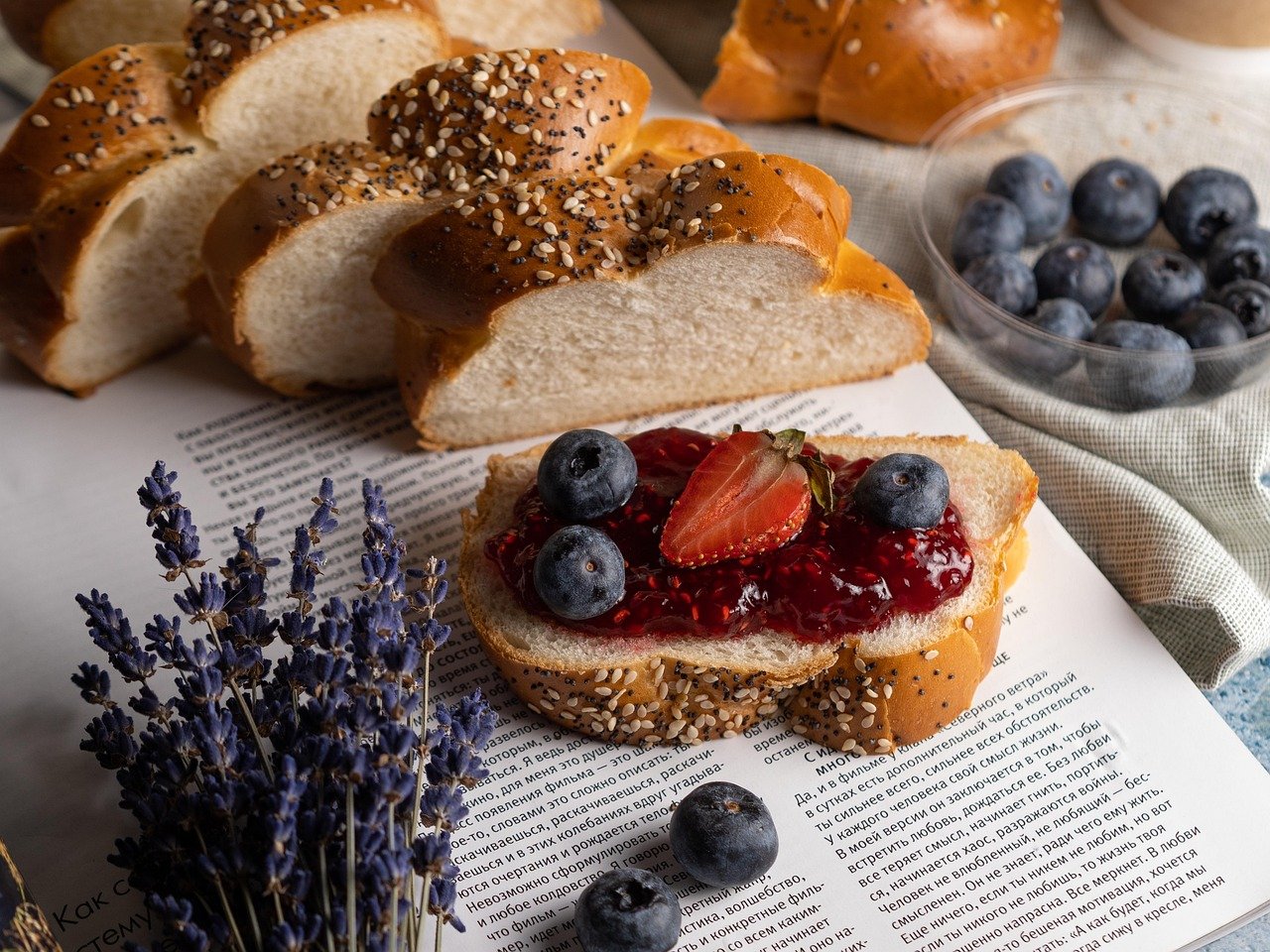 petit-déjeuner, pain, confiture de fraises, baies, gelée, confiture, fruits, miche, petit-déjeuner sain
