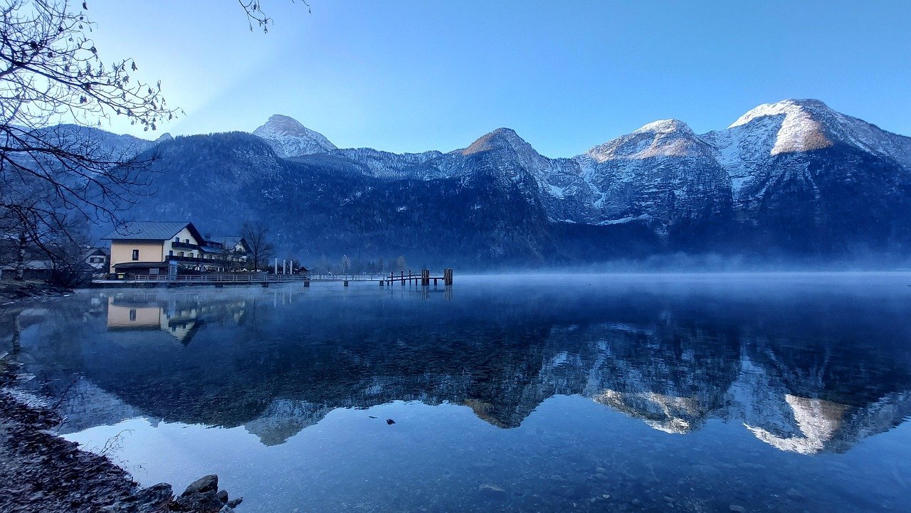 lago, montagne, cielo blu, nebbia, paesaggio, natura, austria, riflesso, cielo, acqua, blu, neve