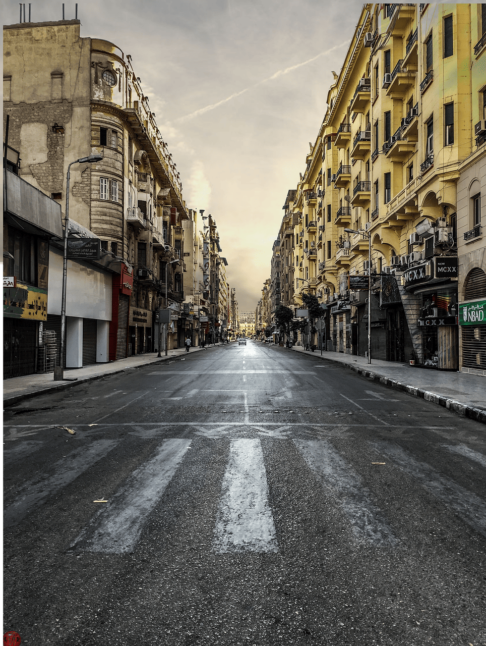 arquitectura, avenida, edificios, ciudad, pavimento, carretera, calle, pueblo, viaje, urbano, calle de la ciudad, calle vacía, fotografía de calle, ciudad, calle, calle, calle, calle, calle, calle de la ciudad