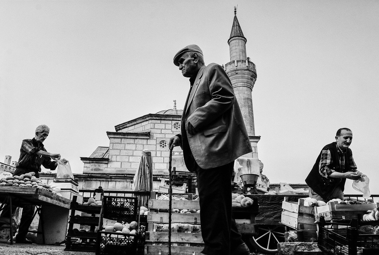 Männer, alt, Bauernmarkt, ältere Menschen, ältere Männer, Basar, Moschee, cami, Architektur, großer Basar, Amasya, Türkei, Schwarz-Weiß, Monochrom, Street Photography, Männer, Männer, Männer, Männer, ältere Menschen, Moschee, Moschee, Moschee, Moschee, Moschee, Türkei, Türkei, Türkei
