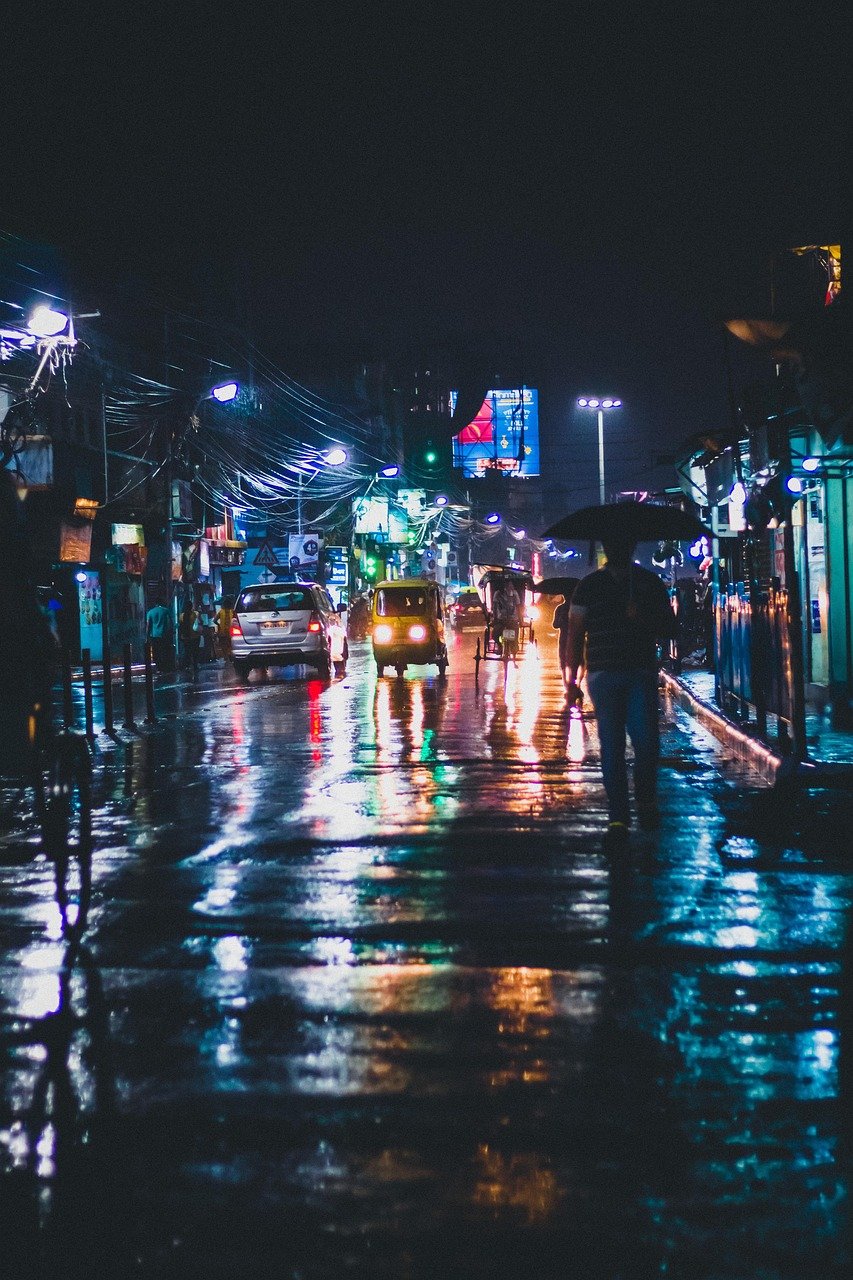 rue, pluie, circulation, parapluie, lampadaires, lumières de la ville, photographie nocturne, averse, photographie de rue, nature, route, fond d'écran noir, noir