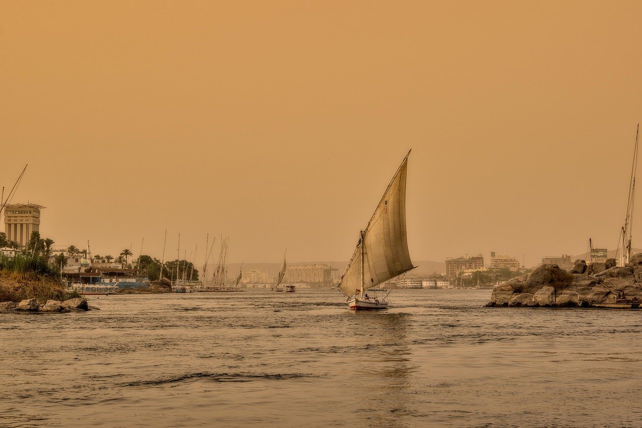 falúa, Nilo, naturaleza, puesta de sol, corriente, velero, barcos, orilla del río, Egipto, atardecer, paisaje fluvial, navegación