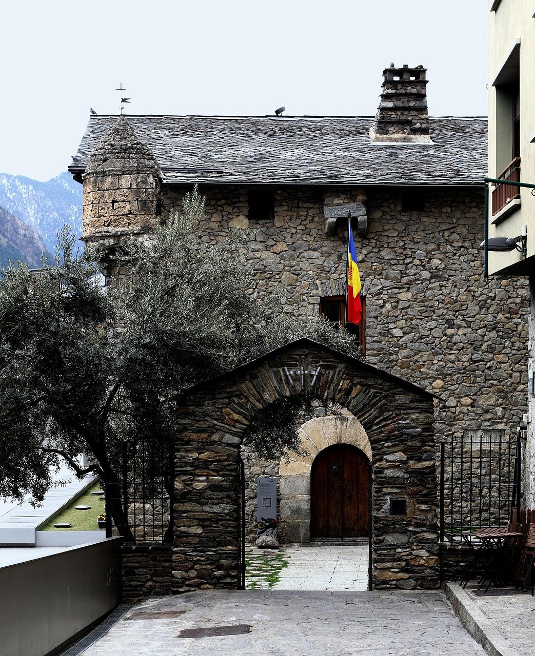 andorra, andorra la vella, taş bina, doğa, mimari, avrupa, kasaba, pireneler, dağ, şehir, ev, tarihi, manzaralı, şehir manzarası
