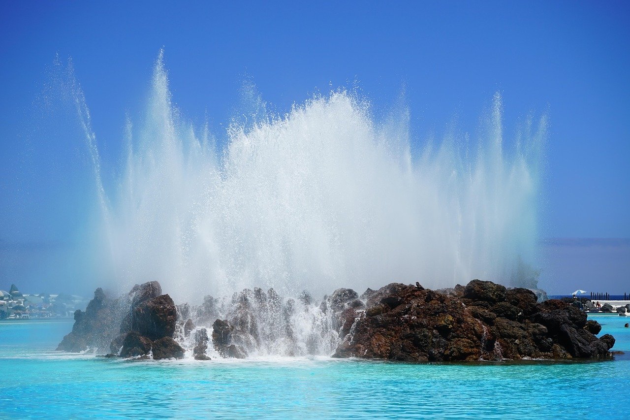 Springbrunnen, Schwimmbecken, Felsen, Wasser, Natur, Pool, Wasseranlage, Außenpool, Tourismus, Lago Martiánez, Puerto de la Cruz, Teneriffa, Kanarische Inseln, Spanien