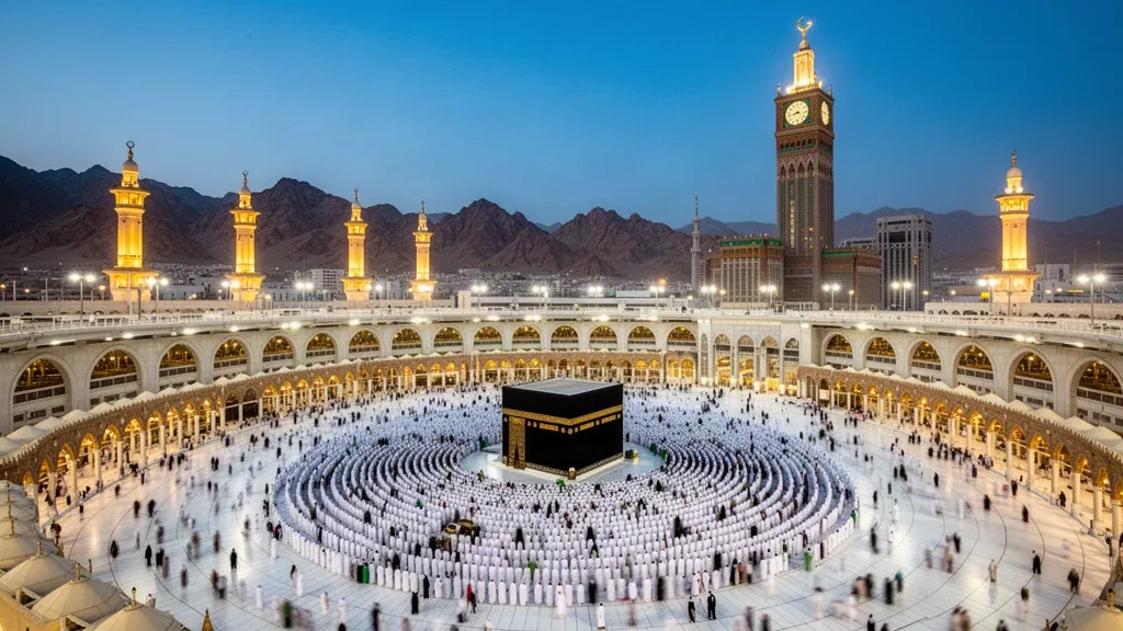 Peregrinos rodeando la Gran Mezquita en La Meca al atardecer, con minaretes y torres iluminados elevándose sobre la ciudad sagrada