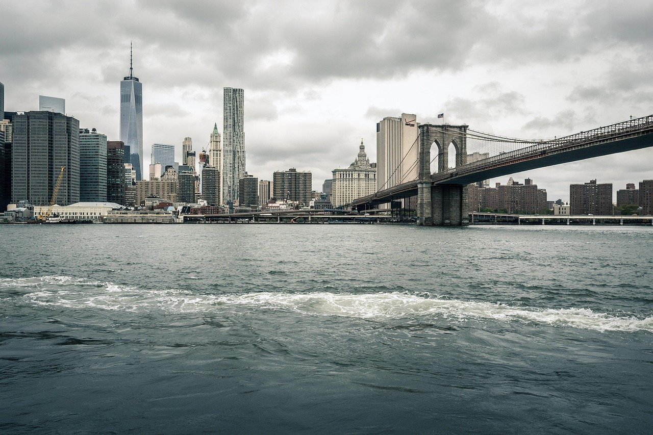 new york, pont de brooklyn, nyc, ville, manhattan, architecture, amérique, paysage urbain, ciel, monument, east river, eau, tourisme, usa, ligne d'horizon, voyage, nature, rue, rivière grise, rue grise, pont gris, new gris