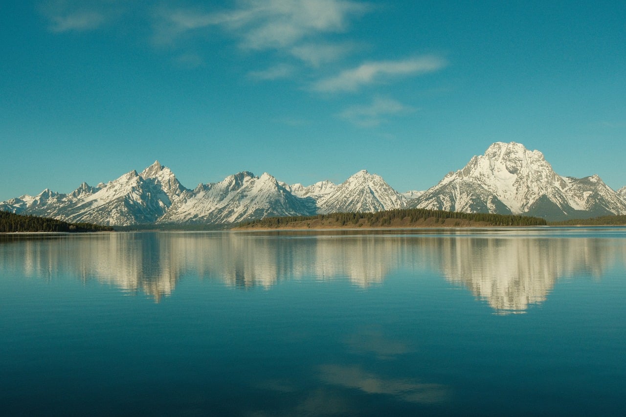 tetons, wyoming, reflejos, mañana, naturaleza, lago jackson, lago, agua, calma, sereno, paisaje, montañas, parque nacional grand teton, estados unidos, cielo azul, tranquilidad, belleza natural, panorama, pureza, cordillera
