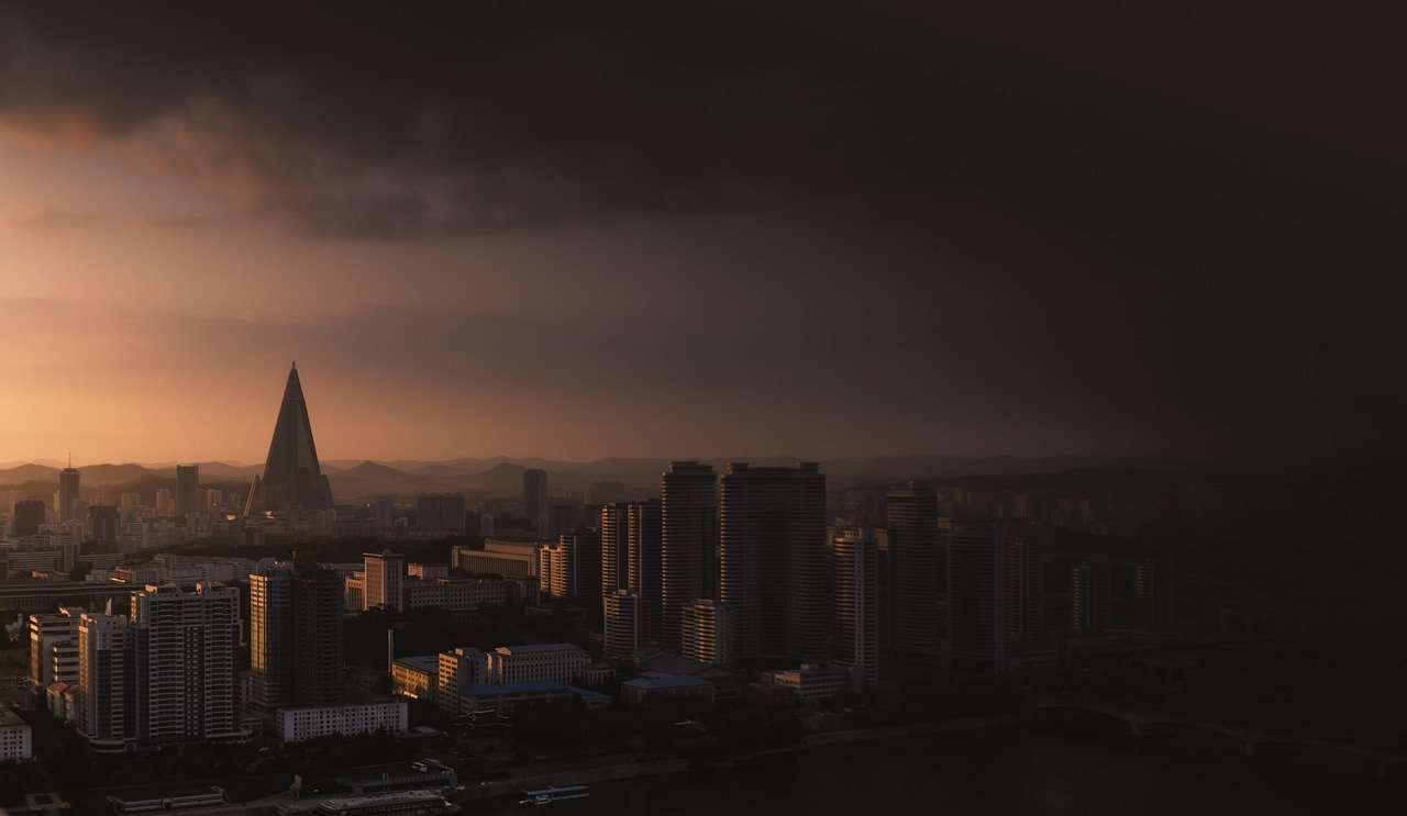 Drachenpalast-Hotel, Gebäude, Natur, Stadt, Stadtansicht, Skyline, Stadtblick, Nordkorea, Pjöngjang, Sonnenuntergang