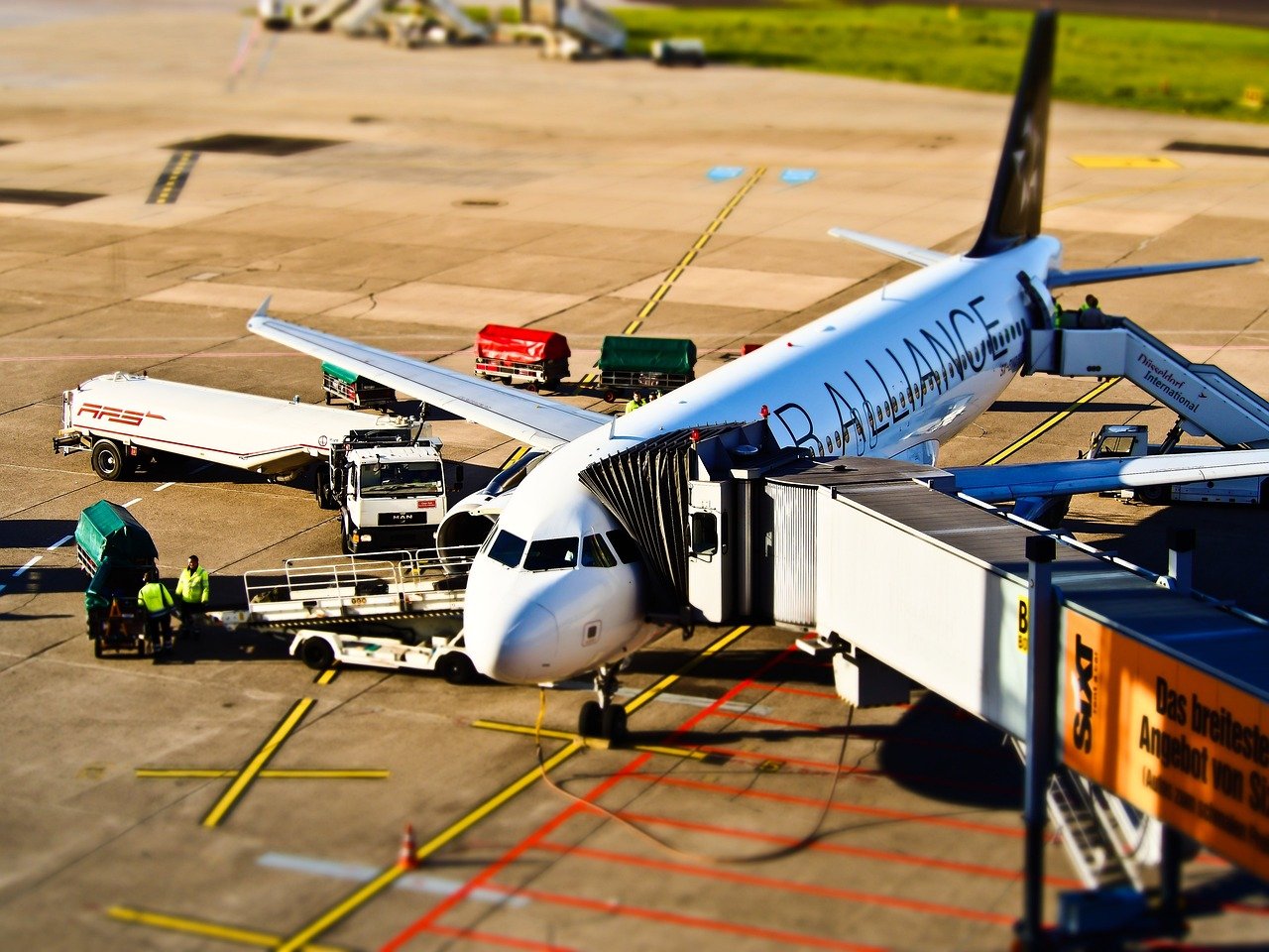 Flughafen, Flugzeug, Abflug, Reise, Verkehrsflugzeug, Airbus, Fluggesellschaft, Passagierflugzeug, Luftfahrt, Tilt-Shift, Flughafen, Flughafen, Flughafen, Flughafen, Flughafen, Fluggesellschaft, Luftfahrt