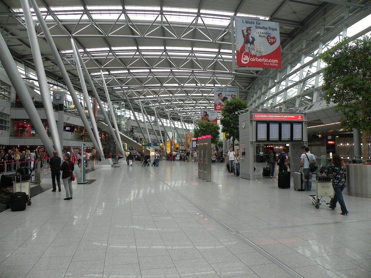 düsseldorf, deutschland, internationaler flughafen, innenbereich, innenraum, architektur, gebäude, menschen, transport, fluggesellschaften, grauer innenraum, düsseldorf, internationaler flughafen, internationaler flughafen, internationaler flughafen, internationaler flughafen, internationaler flughafen